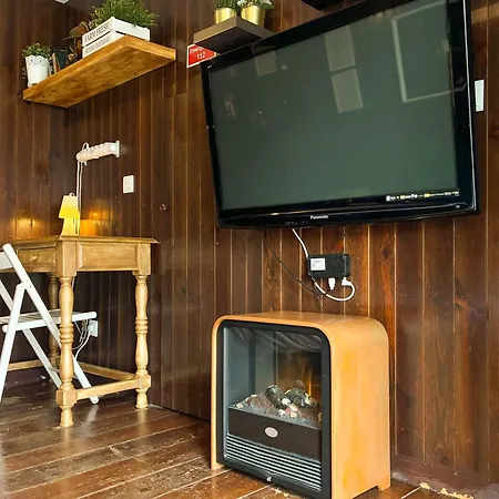 Cozy Charming Flat In Flowers Garden! Appartement Lissabon