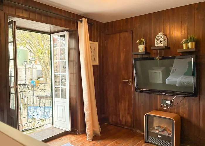 Appartement Cozy Charming Flat In Flowers Garden!