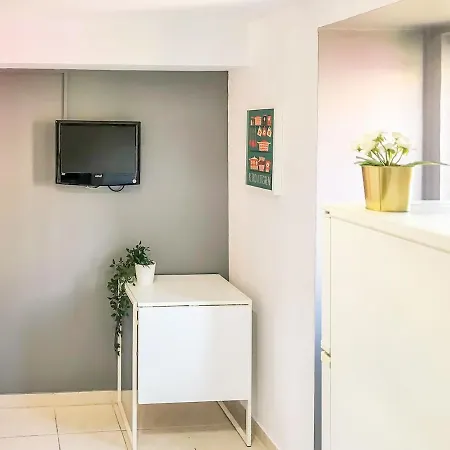 Cozy Charming Flat In Flowers Garden! Apartment *