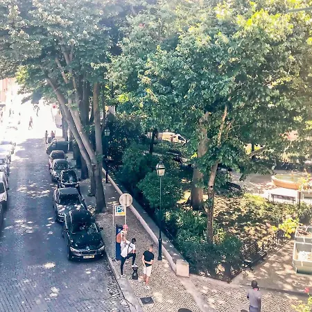 Apartment Cozy Charming Flat In Flowers Garden! Lisbon