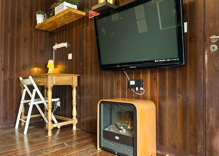 Cozy Charming Flat In Flowers Garden! アパート リスボン